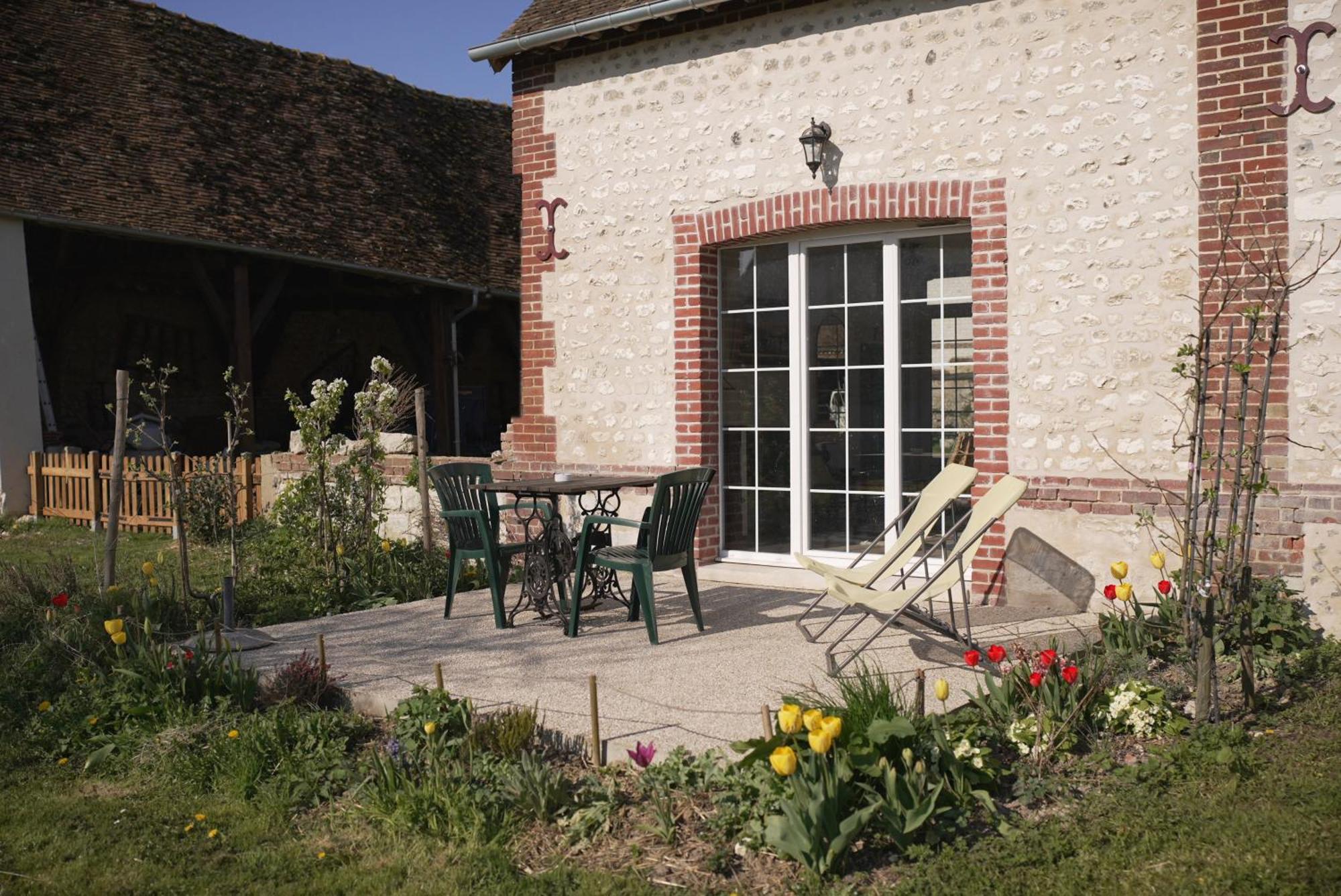 Villa Les Jardins De Felicie Poses Exterior foto